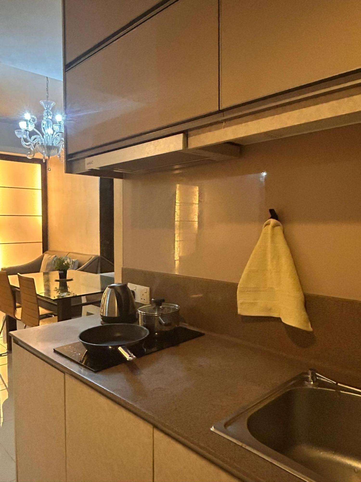 Pangsapuri Chelsea Studio, Plaza Damas 3 *